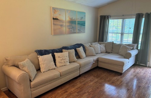 Circleville Haus | 3BR;2BA home; Middletown NY Sleeps 6; AC;WiFi; Close to Amenities; Peaceful .