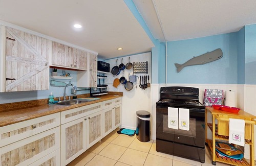 Chassahowitzka Haus | Cozy coastal home with plenty of space and close to springs