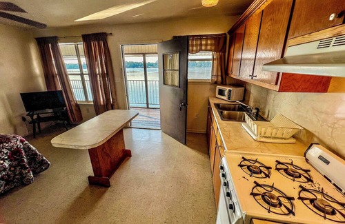 New Roads Haus | Pointe Breeze Kitchenette #15