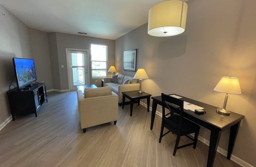 Polaris Wohnung | Right at Polaris! 3rd floor w/elevator access and garage parking included!