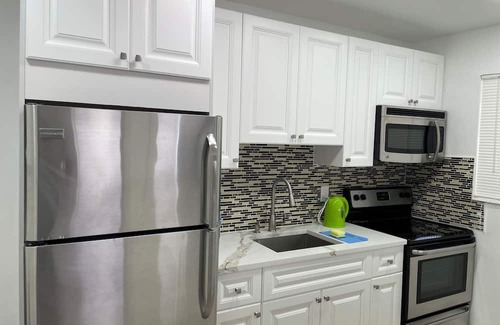 Central Oakland Park Wohnung | Paradise Found: Luxurious Getaway Awaits at Lucea by the Sea