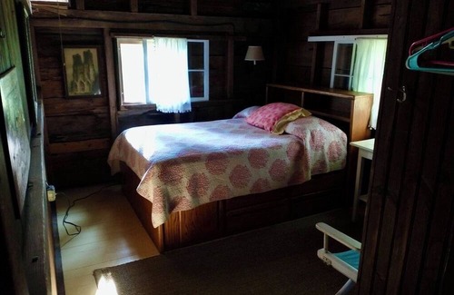 Adamsville Haus | Peaceful country barn near the RI/MA coast.