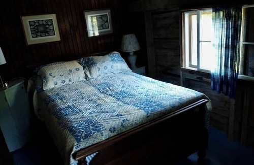 Adamsville Haus | Peaceful country barn near the RI/MA coast.