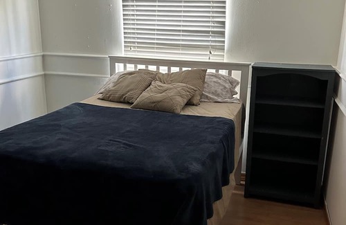 Streamwood Haus | Spacious, cozy 3 bedroom house with a perfect location