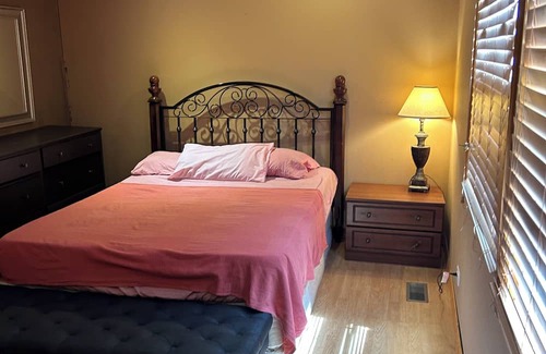 Streamwood Haus | Spacious, cozy 3 bedroom house with a perfect location