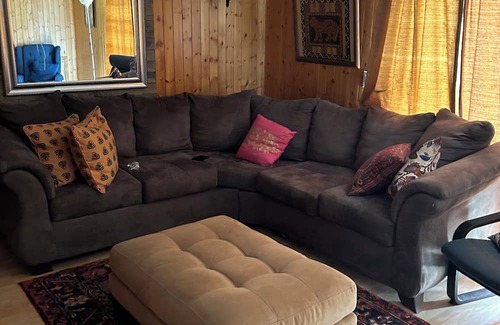 Streamwood Haus | Spacious, cozy 3 bedroom house with a perfect location