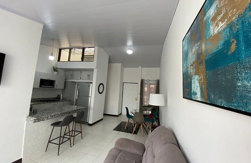 Guacima Haus | House 3 mins from SJO airport with free parking