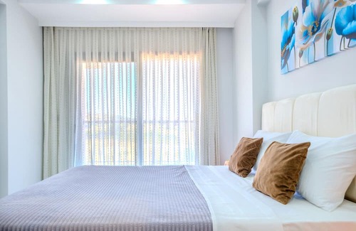 Foca Villa | Villa w Pool and Garden 10 min to Beach in Foca