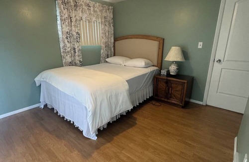 Cheektowaga Wohnung | Great location 2 minutes away from Buffalo Niagara International Airport