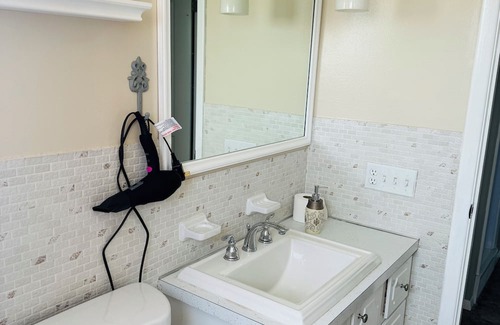 Cheektowaga Wohnung | Great location 2 minutes away from Buffalo Niagara International Airport