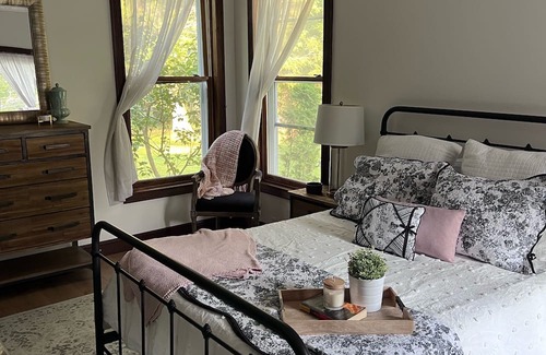 Coventry Haus | Quiet Lakefront Escape