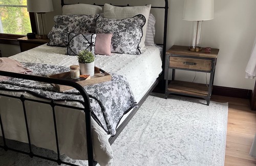 Coventry Haus | Quiet Lakefront Escape