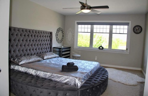 Ottawa Division Haus | Welcome to our SweetHome1 the cozy comfort.