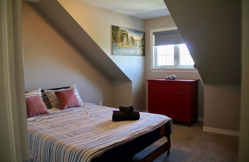 Ottawa Division Haus | Welcome to our SweetHome1 the cozy comfort.