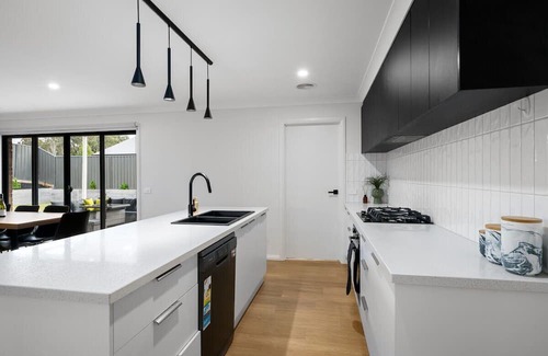 Thurgoona Haus | Albury Oasis Summary: