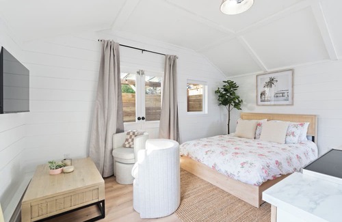 North Park Hütte | Charming Guest Home in the Heart of Fernwood