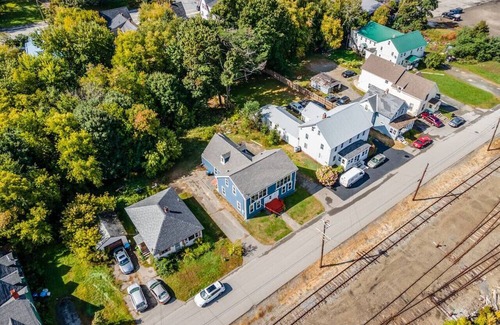 Costigan Wohnung | Serene Riverside Retreat: 4BD Getaway near Bangor