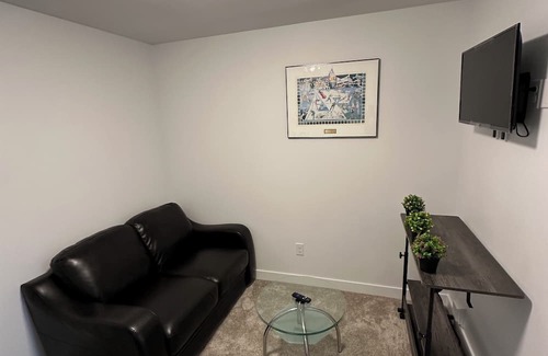Lethbridge Haus | Cozy, safe, quiet suite less than 5 mins away from Uni. of Lethbridge