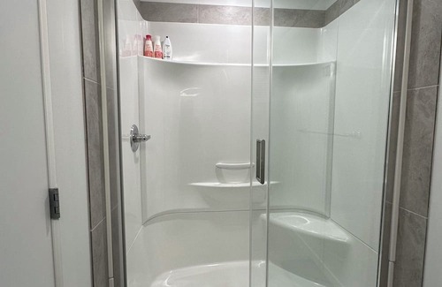 Lethbridge Haus | Cozy, safe, quiet suite less than 5 mins away from Uni. of Lethbridge