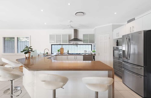 Buderim Haus | Resort Style 5 bedroom stunner with pool 5 minutes to Mooloolaba beach