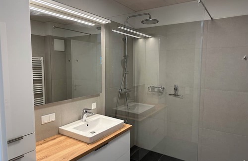 Tiefgraben Wohnung | Modern Central Apartment in Moon Lake