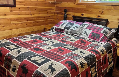 Irondale Kabine | Private Cabin, Perfect for families! Two Kayaks! Horseshoe Pits! Fire Pit!