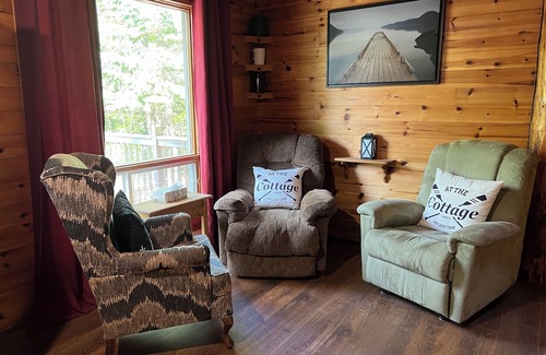 Irondale Kabine | Private Cabin, Perfect for families! Two Kayaks! Horseshoe Pits! Fire Pit!
