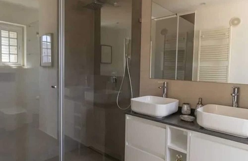 Cascais Villa | Homerez - Elegant Villa with Pool in São Domingos de Rana
