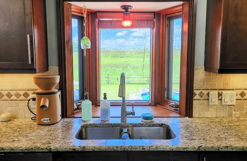 Okotoks Haus | Beautiful Acreage to Relax and Unwind