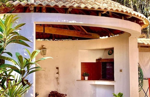 Charneca da Cotovia Haus | Villa Figueira - Propriedade a 5 Minutos das Praias com Grande Jardim