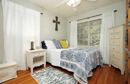 Lake Jackson Haus | The Charmer
