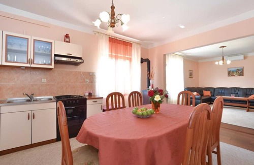 Sinj Haus | Villa Matulovic with pool, Sinj