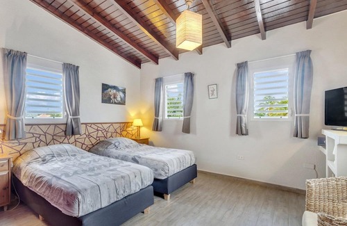 Hato Haus | Bonaire Sunset Villa - A divers paradise for 2-10 persons.