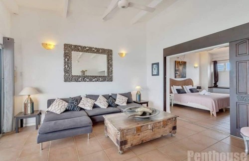 Playa Pabou Wohnung | Bonaire Oceanfront Penthouse - 1 bedroom apartment with stunning view and huge balcony.