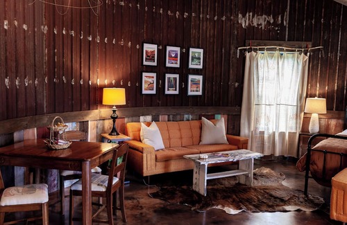 Jersey Hütte | Farm Stay - Spend the night in a converted grain silo on a working tree farm!