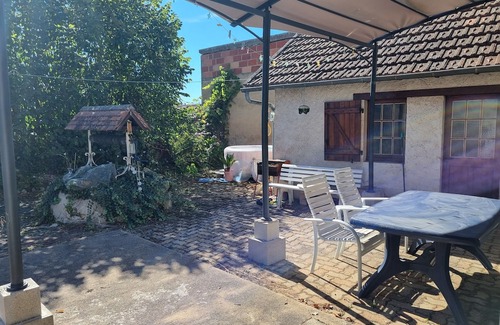 Doyet Wohnmobilvermietung | Enjoyable campground with WiFi in Doyet. Option of tent or cabin, large grounds