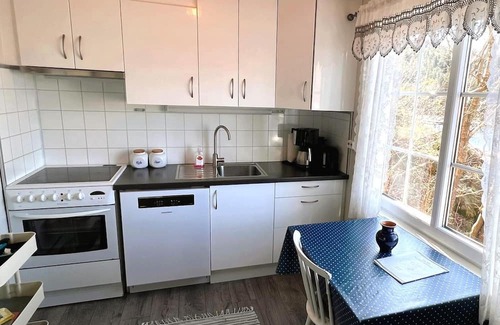 Lindesnes Haus | Holiday home 'Naversund', reduced price, off the island of Furuholmen near Lindesnes in a secluded location with a view of the fjord, Agder, southern Norway, up to 8 people, 4 bedrooms, 2 shower rooms, 2 WC, 50 m² terrace, Internet WIFI, jetty an.