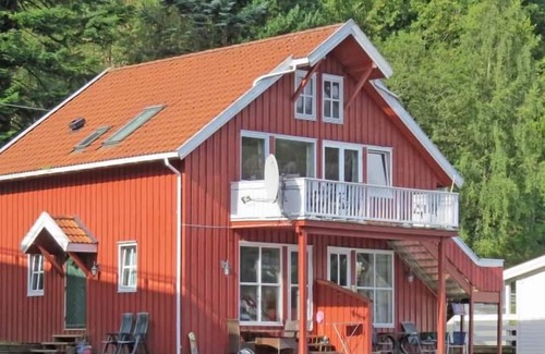 Flekkefjord Wohnung | "Holiday apartment "Fagerstrand 2", Flekkefjord, in a beautiful location directly on the water, southern Norway, 2-3 persons, or 2 adults and 2 children, internet, living-dining area, 1 bedroom, 1 bathroom, non-smoking, changeover day Saturdays, n.