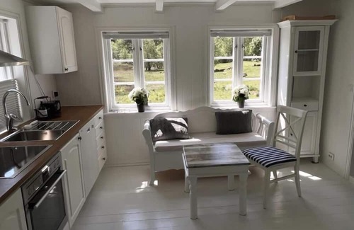 Lindesnes Haus | Holiday home Loneperle, new from summer 2023 ! in Lonestrand near Lindesnes-Furuholmen, southern Norway, sunny, spacious property with its own lake 'Lonetjønna' at the house, chic fully restored cottage for 6 people, tastefully furnished, 3 bedro.