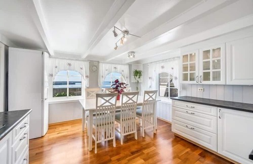 Borhaug Haus | Holiday home 'Havbris' new on offer, in Borhaug near Farsund, South Norway with own beach line, booking start now! House with flair and garden in south-facing location on bay with own sandy beach on Listafjorden, southern Norway, max 11 pers., ma