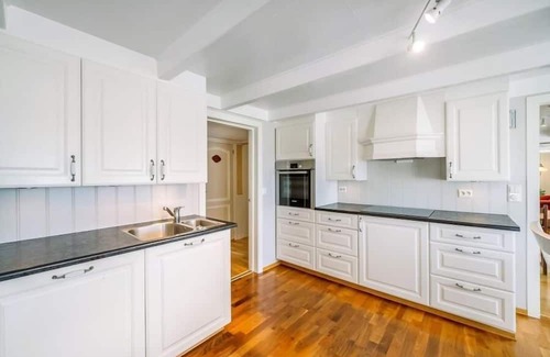 Borhaug Haus | Holiday home 'Havbris' new on offer, in Borhaug near Farsund, South Norway with own beach line, booking start now! House with flair and garden in south-facing location on bay with own sandy beach on Listafjorden, southern Norway, max 11 pers., ma