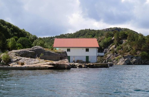 Flekkefjord Haus | Holiday home "Aurora Ulleroy", island Hidra - there alone location on the island Ulleroy near Flekkefjord, Kirkehamn/Kirkehavn, Norway-Vestagder, Southern Norway, 11 persons, 6 bedrooms, 2 x shower room, utility room and guest toilet, huge jetty,.