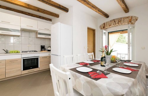 Skatari Haus | Olga - Pula · Holiday home Olga with Pool & Pet friendly