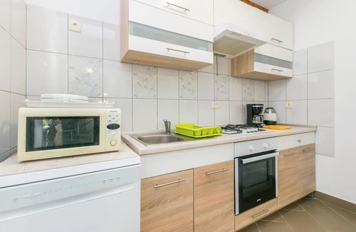 Skatari Haus | Olga - Pula · Holiday home Olga with Pool & Pet friendly