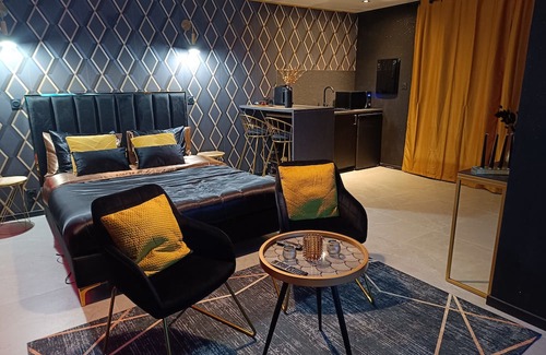Marsillargues Wohnung | Apartment, Suite with Spa, close to beaches