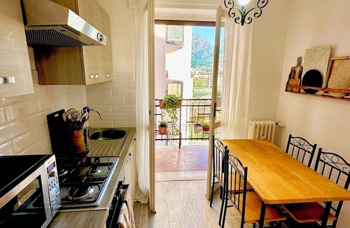 Malgrate Wohnung | Cozy rustic apartment with candlelights & mountain/lake views!