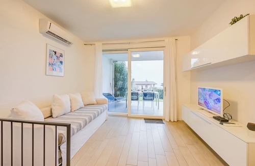 Gaino Wohnung | Casa Bougainville with pool and lake view