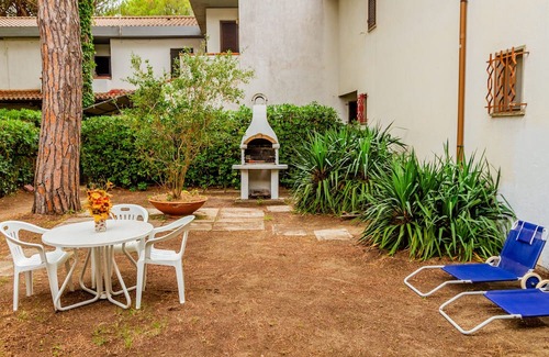 Principina a Mare Wohnung | Apartment 'Via Dell'anguilla' with Private Terrace, Private Garden and Balcony