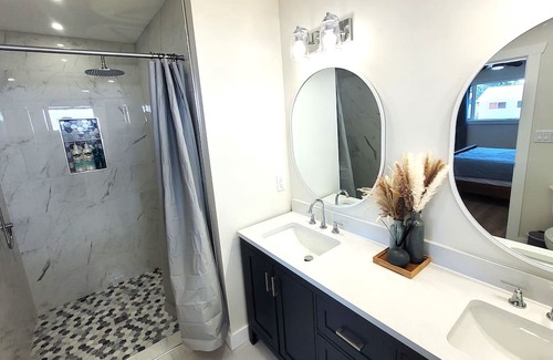 Port Alberni Haus | Newly Renovated Private 3 bedroom 2 bathroom guest suite