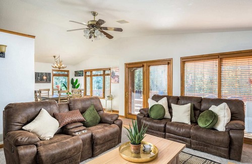 Evergreen Kabine | Mountain View Apartment Near Downtown & Trails